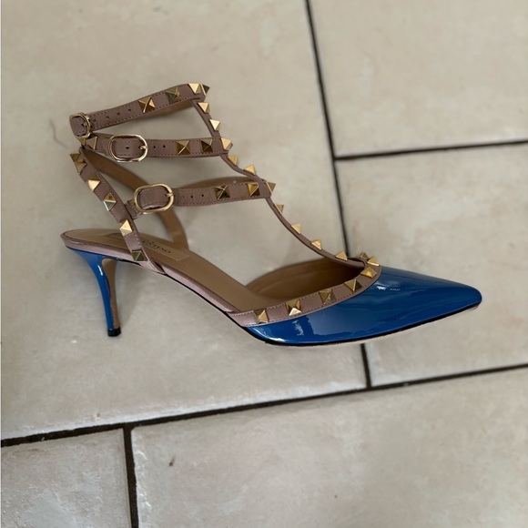 Valentino Garavani Blue and Beige Studded Heels - Picture 4 of 10
